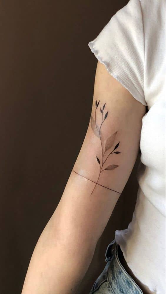 Un brazo tatuaje interior para mujer 2023